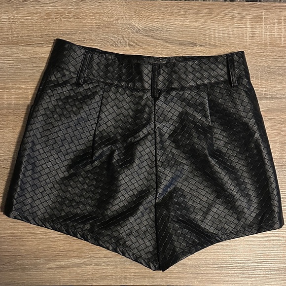 Vestique Black High Waist Quilted Shorts - Picture 2 of 4